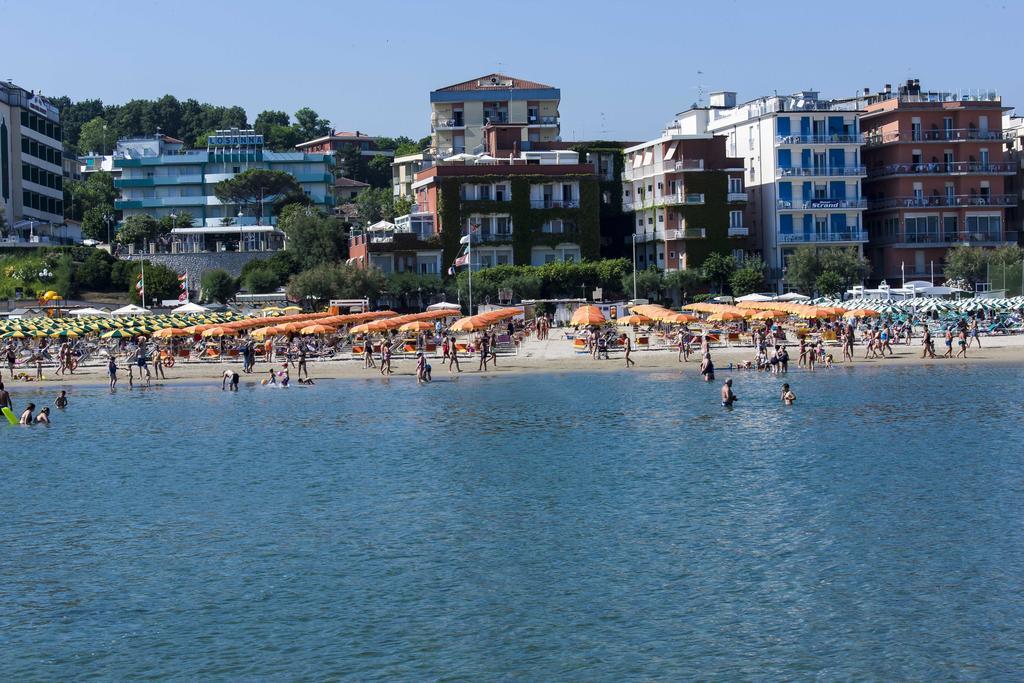Blu Star Hotel Gabicce Mare Esterno foto